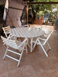 Tavolo e sedie da giardino