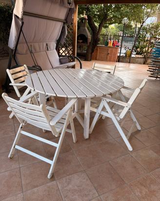 Tavolo e sedie da giardino