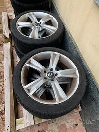 Gomme invernali con cerchio in lega e bulloni