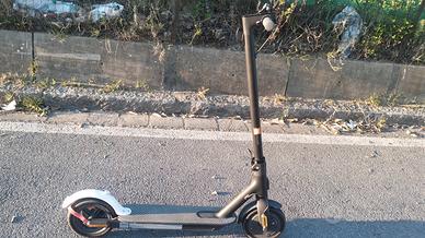 monopattino xiaomi essential 