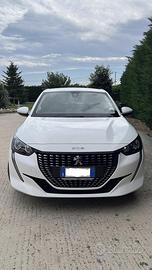 PEUGEOT 208 DA NEOPATENTATI