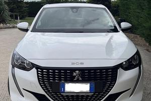 PEUGEOT 208 DA NEOPATENTATI