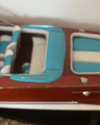 Modello motoscafo in legno stile Riva Acquarama