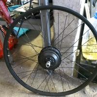 Motore sul mozzo posteriore e-bike con pignoni