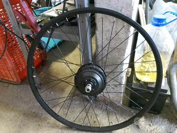 Motore sul mozzo posteriore e-bike con pignoni
