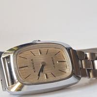 Kienzle lady  di forma meccanico manuale.