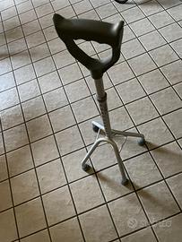 Bastone per anziani con 4 appoggi