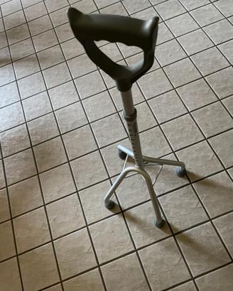 Bastone per anziani con 4 appoggi