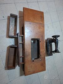 Mobile parte superiore singer e macchina antica