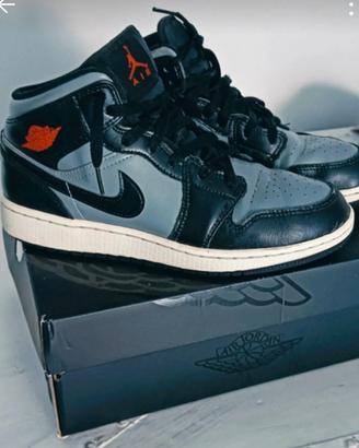 Nike air Jordan mid1 n°39