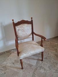 Poltrona in legno rivestita in raso