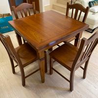 Tavolo allungabile e 4 sedie in legno massello