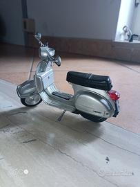 Modellino P 200 E