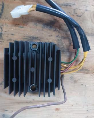Regolatore di Tensione Originale Aprilia Pegaso