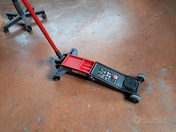 Sollevatore idraulico per auto