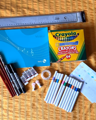 Colori crayola , pennarelli  acrilici e materiali 