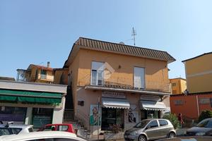 3 LOCALI A LARIANO