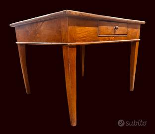 Tavolo antico con cassetto