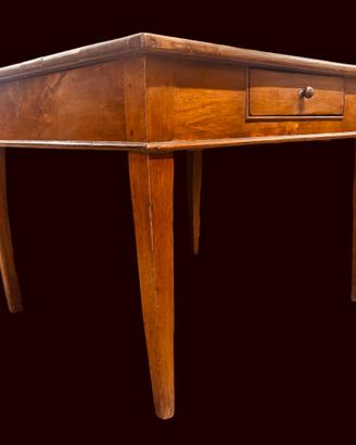 Tavolo antico con cassetto