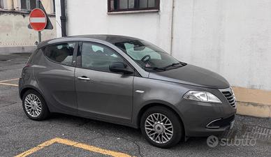Lancia ypsilon 0.9 automatica gpl platinum