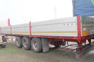 Semirimorchio cassonato pianale