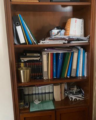 Libreria, tavolo da pranzo e mobile per oggetti