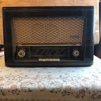 Radio a valvole marca Incar con giradischi Philips