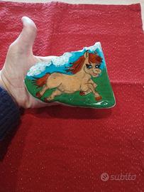 Sassi disegnati e dipinti a mano