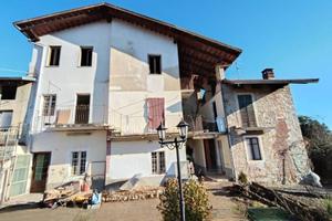 Immobile in asta di 340 m² con più di 5 locali a C