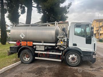 Camion Iveco Eurocargo trasporto gasolio