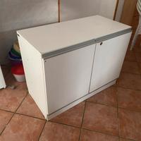 Libreria o mobile a ripiani