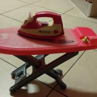 tavolo da stiro e ferro da stiro giocattolo e bamb