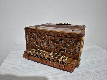 Antica fisarmonica Nicolò Salanti da restaurare
