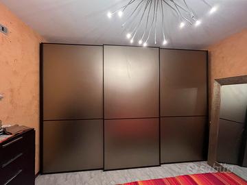 Armadio a ante scorrevoli