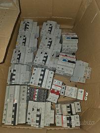 stock interruttore msgnetotermico differenziale