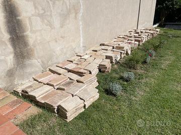 700 pianelle antiche + 150 mattoni pieni da recupe
