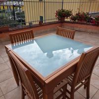 Tavolo allungabile in legno + 4 sedie 