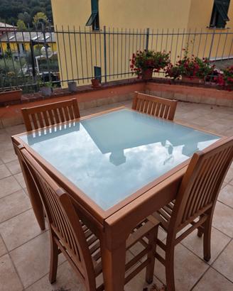 Tavolo allungabile in legno + 4 sedie 