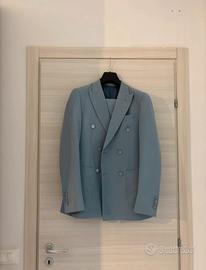 completo uomo elegante azzurro