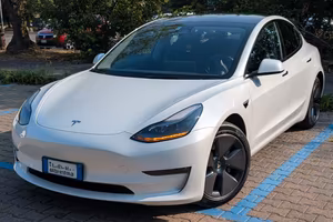 Tesla Model 3 Long Range a trazione posteriore