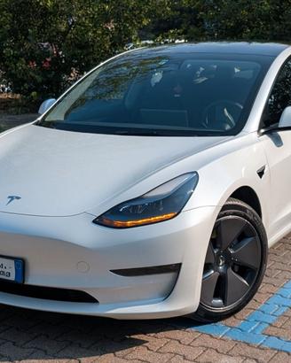 Tesla Model 3 Long Range a trazione posteriore