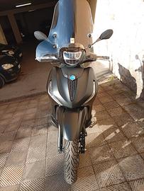  Piaggio Beverly 300 versione Deep black,