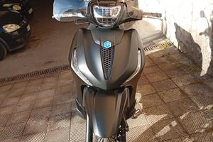  Piaggio Beverly 300 versione Deep black,