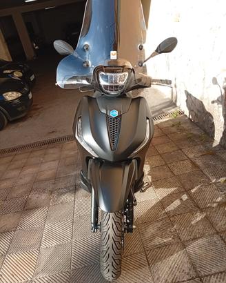  Piaggio Beverly 300 versione Deep black,