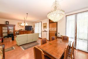 VILLA A SCHIERA CON GIARDINO