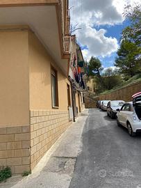 Piano terra in Piccolo condominio