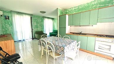 Bivano arredato fronte mare