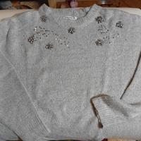 Maglione lana grigio perla ornamenti in pietre