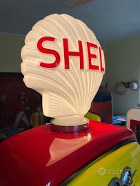 Pompa di Benzina Shell illuminata