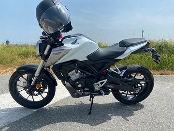 Honda c b 125 r / abs